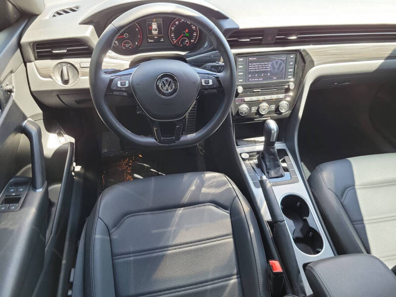 2022 Volkswagen Passat R-Line