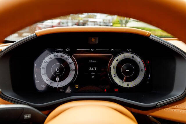 2025 Aston Martin DBX 707