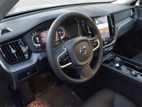 2025 Volvo XC60 B5 Plus Dark Theme