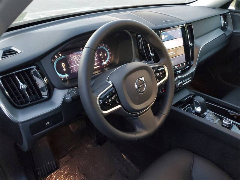 2025 Volvo XC60 B5 Plus Dark Theme