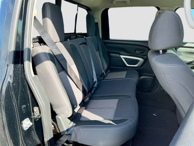 2024 Nissan Titan SV