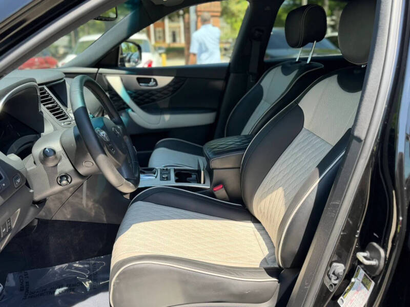 2017 Infiniti QX70