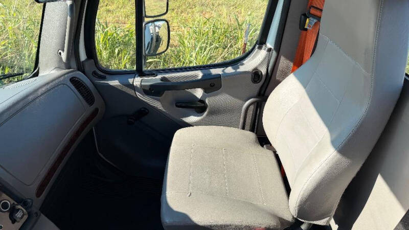 2013 Freightliner M2-106 Business Clas