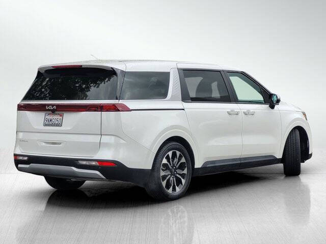 2024 Kia Carnival EX