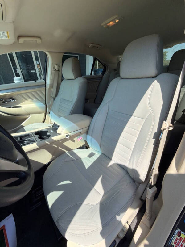 2016 Ford Taurus SE