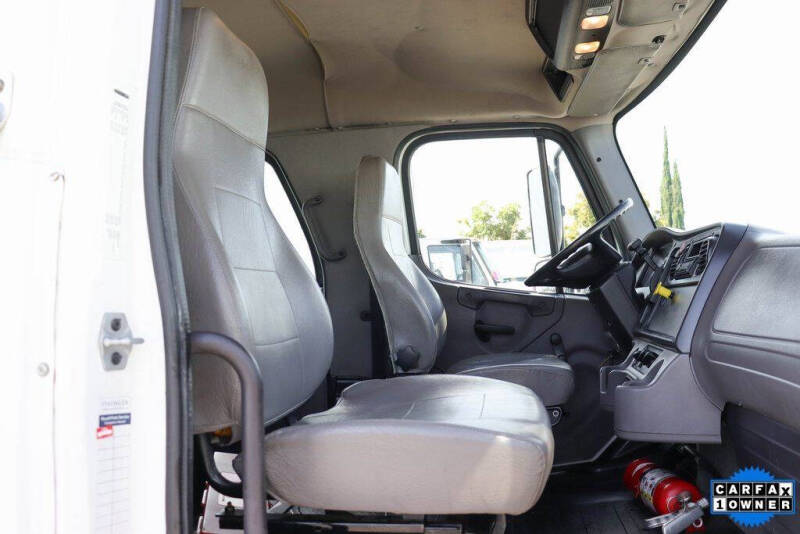 2018 Freightliner M2 106