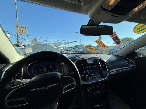 2017 Chrysler 300 Limited