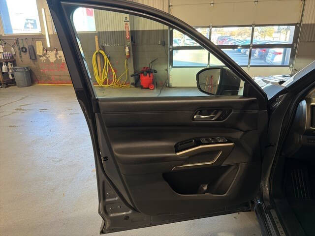 2025 Nissan Pathfinder Platinum