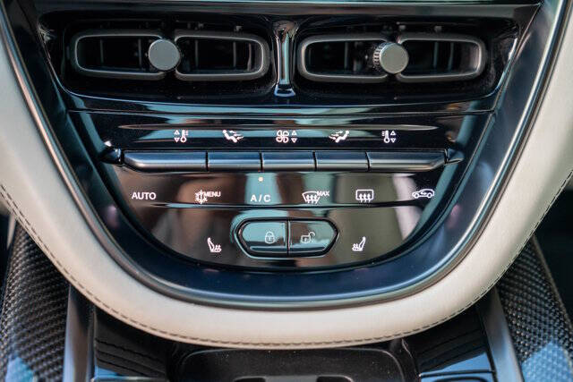 2021 Aston Martin DBX 21