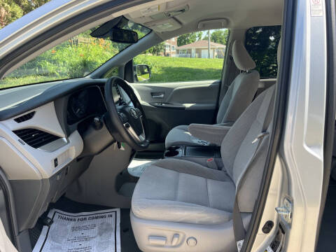 2019 Toyota Sienna LE 8-Passenger