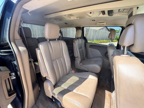 2013 Chrysler Town and Country Touring