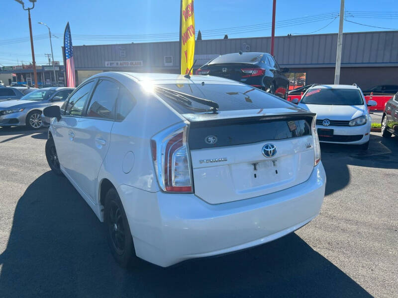 2013 Toyota Prius Two