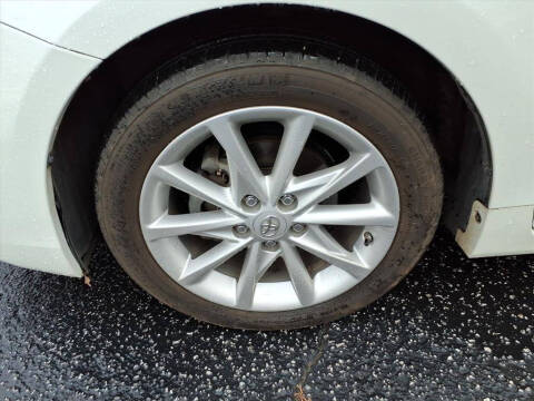 2013 Toyota Prius v Five