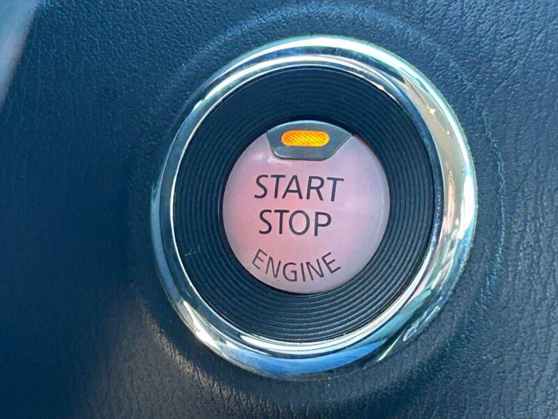 2017 Nissan Pathfinder SV