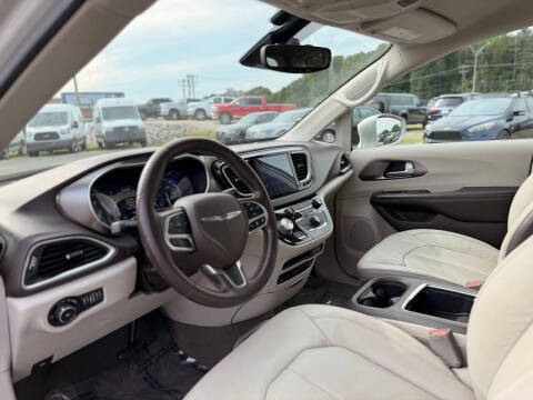 2017 Chrysler Pacifica Touring-L Plus