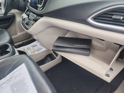 2017 Chrysler Pacifica Touring-L Plus