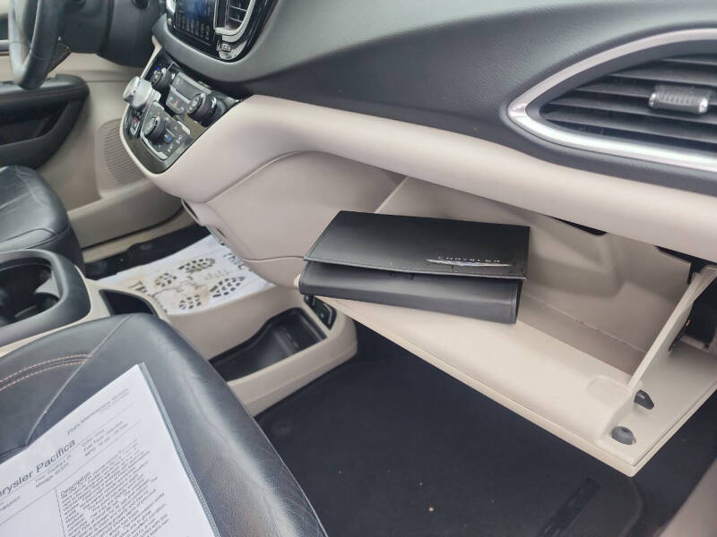 2017 Chrysler Pacifica Touring-L Plus