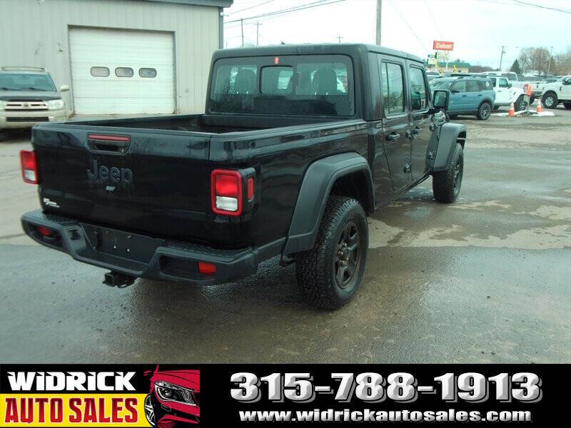 2022 Jeep Gladiator Sport