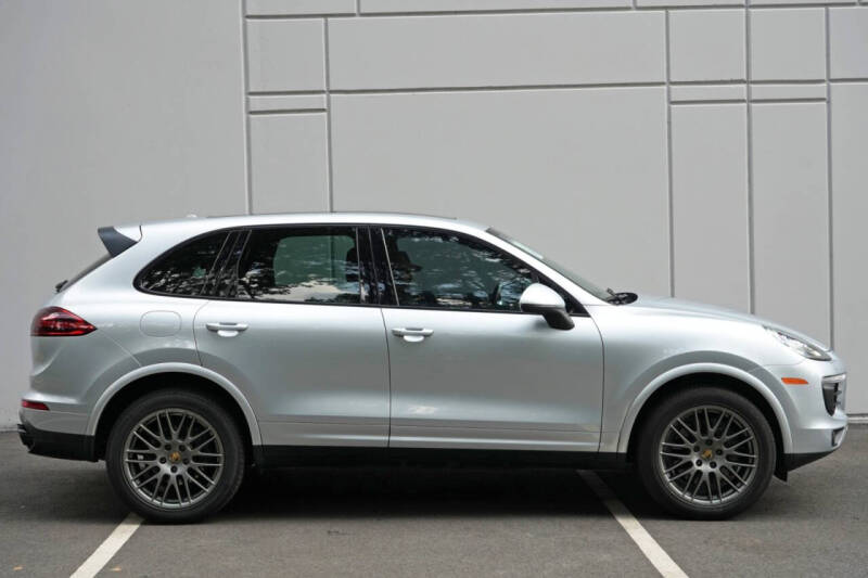 2017 Porsche Cayenne Platinum Edition