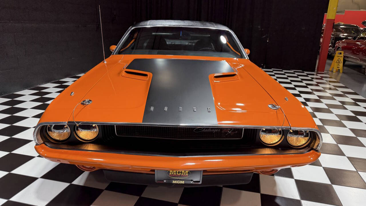 1970 Dodge Challenger 14