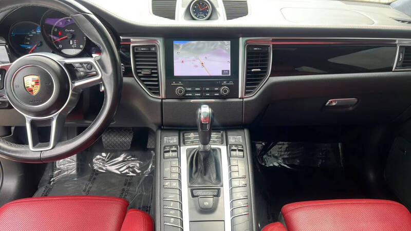 2018 Porsche Macan Turbo