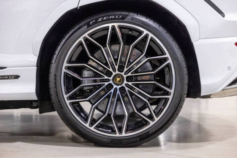 2025 Lamborghini Urus SE