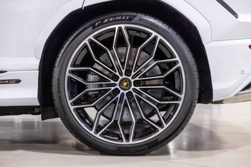 2025 Lamborghini Urus SE