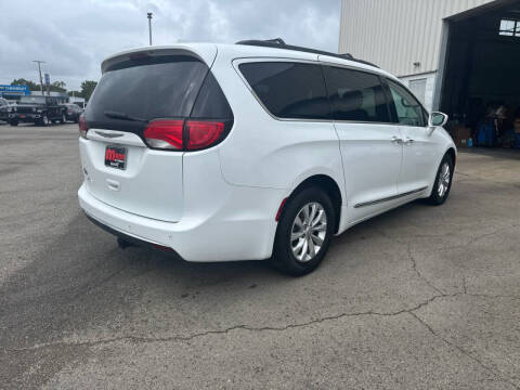 2017 Chrysler Pacifica Touring-L
