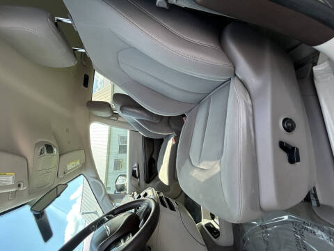 2020 Chrysler Voyager LX