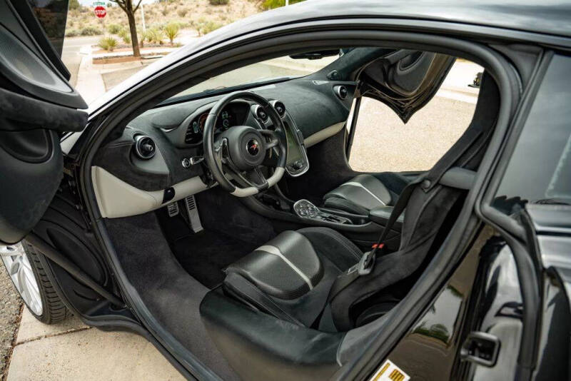 2017 McLaren 570GT