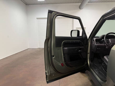 2024 Land Rover Defender 90 P400 X-Dynamic SE