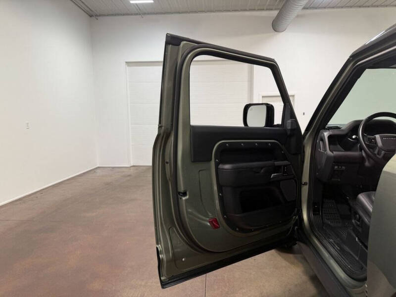 2024 Land Rover Defender 90 P400 X-Dynamic SE