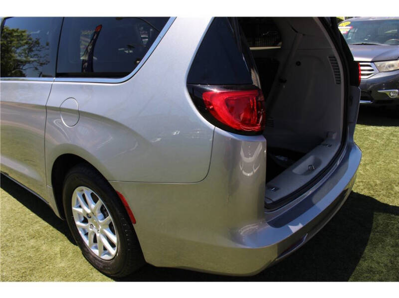 2020 Chrysler Voyager LXi