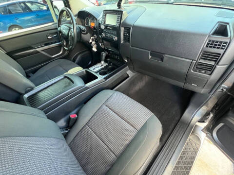 2015 Nissan Titan SV