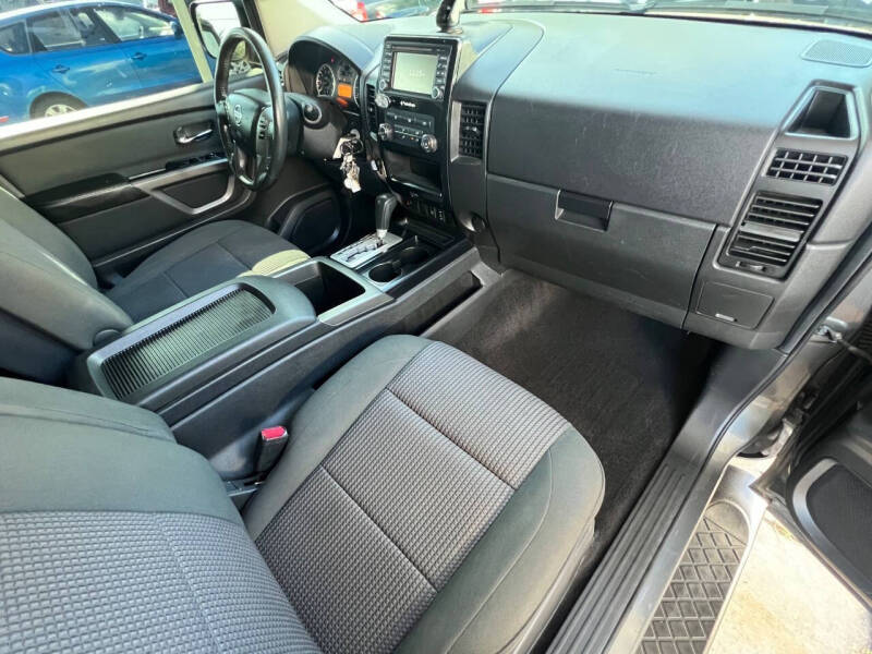 2015 Nissan Titan SV