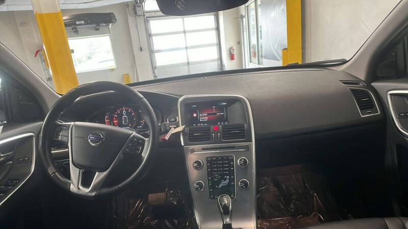 2017 Volvo XC60 T6 Dynamic