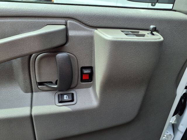 2025 Chevrolet Express 3500