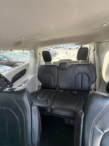2017 Chrysler Pacifica Touring-L