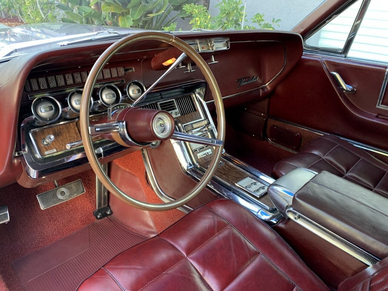 1966 Ford Thunderbird 38