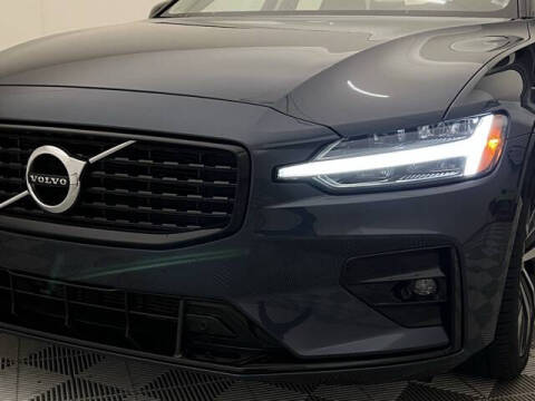 2022 Volvo S60 B5 Momentum