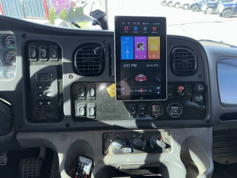 2017 Freightliner M2 106