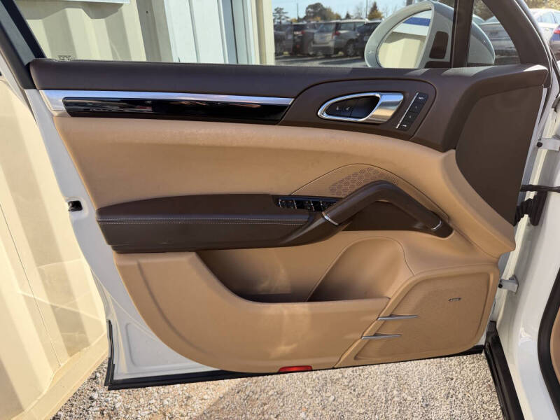 2017 Porsche Cayenne Platinum Edition