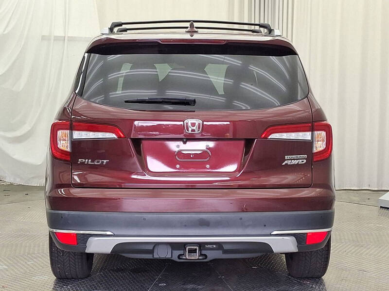 2019 Honda Pilot Touring w/Rear Captain's Chairs