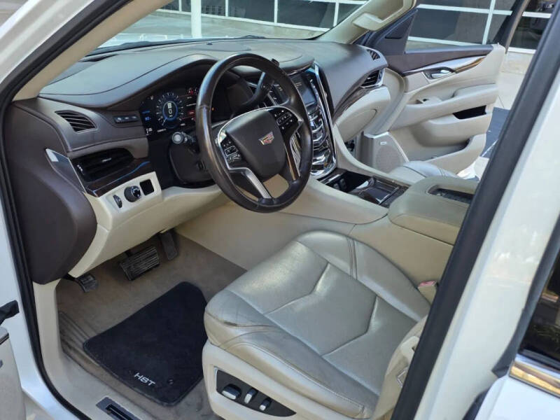 2017 Cadillac Escalade Luxury