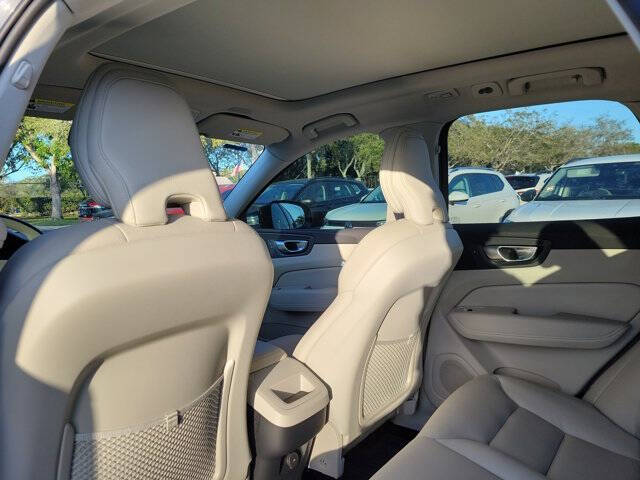 2024 Volvo XC60 B5 Plus Dark Theme