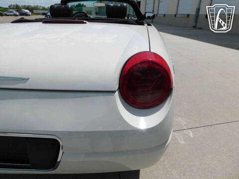 2002 Ford Thunderbird Deluxe