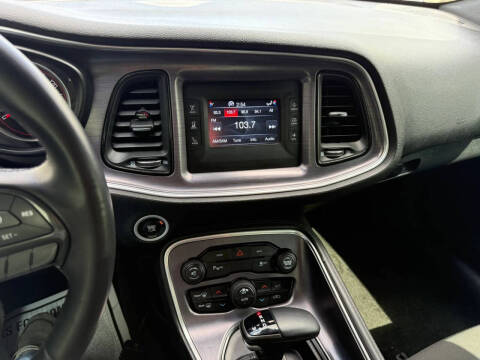 2015 Dodge Challenger SXT