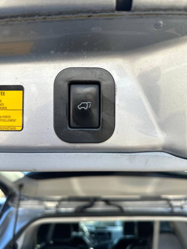 2013 Toyota Sienna SE 8-Passenger