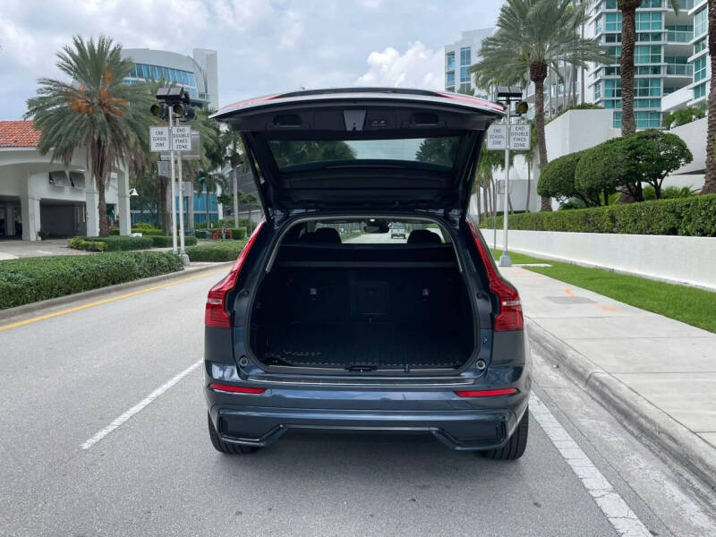 2023 Volvo XC60 B5 Ultimate Dark Theme