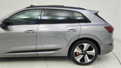 2022 Audi e-tron quattro Premium Plus